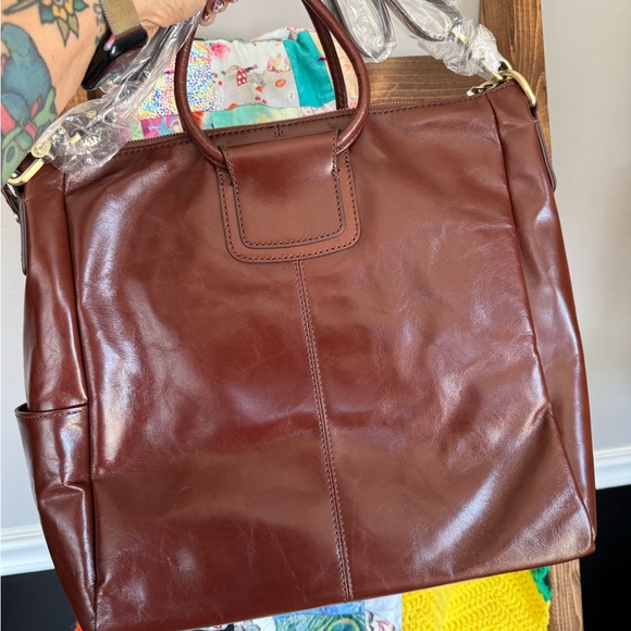Hobo Shelia Large in Polished Leather -Chocolate
New in Bag - Picture 2 of 4